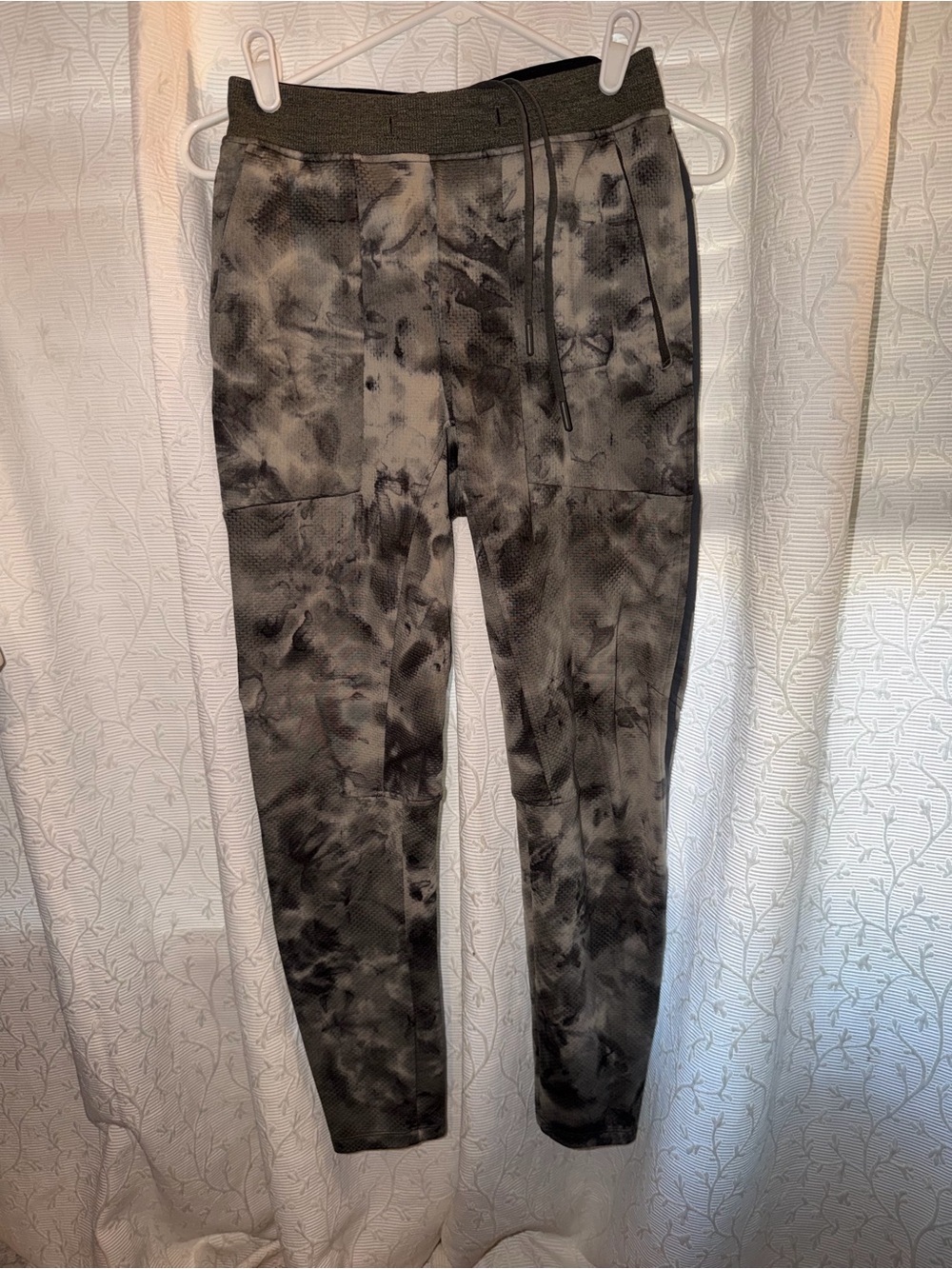 Lululemon textured tech sweatpants